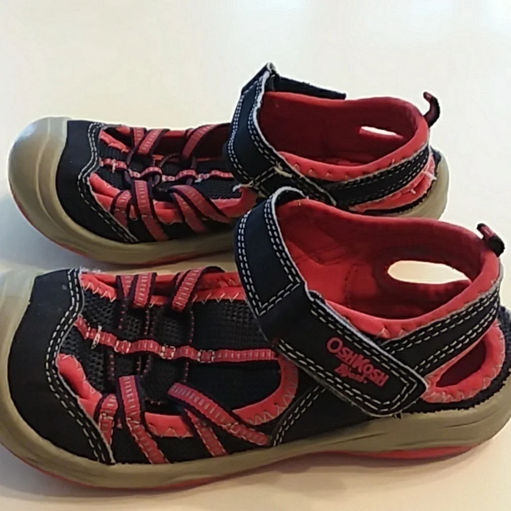 OshKosh b'gosh Navy and red size 12 motion b shoes